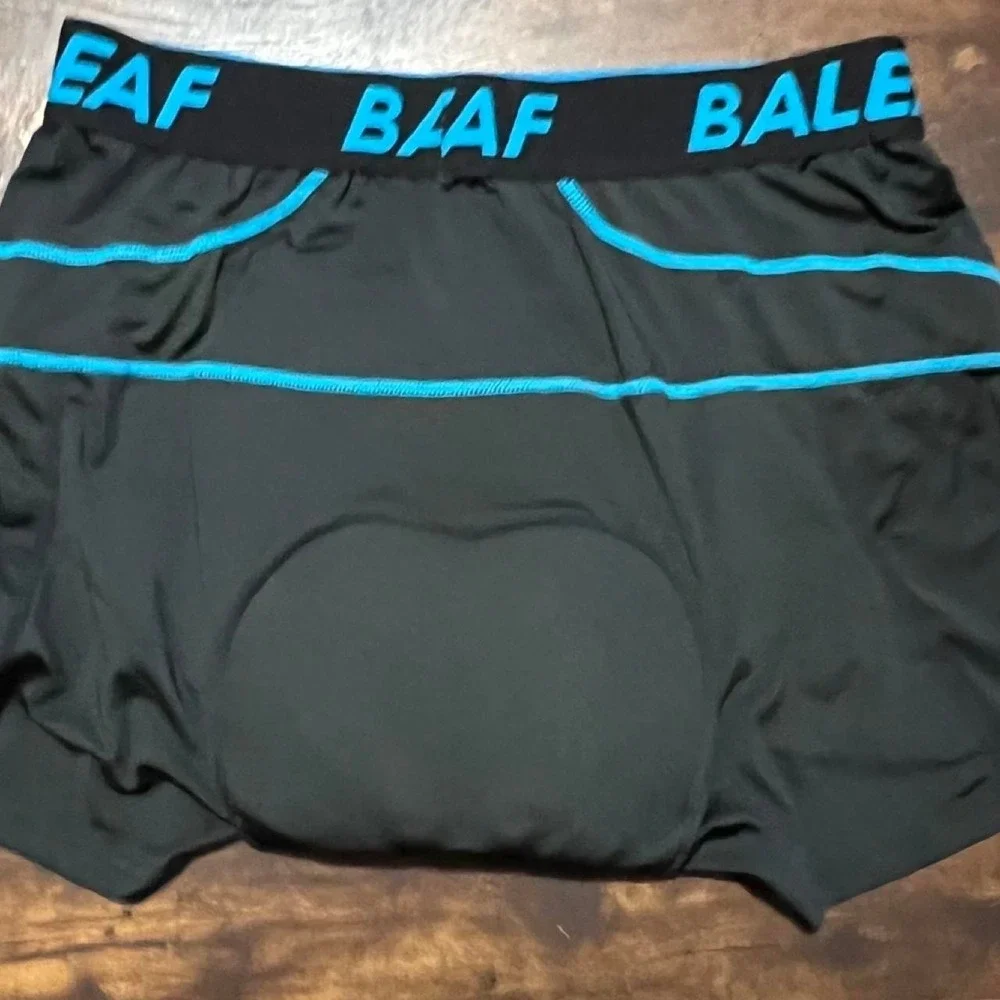 The Unbranded Brand baleaf black